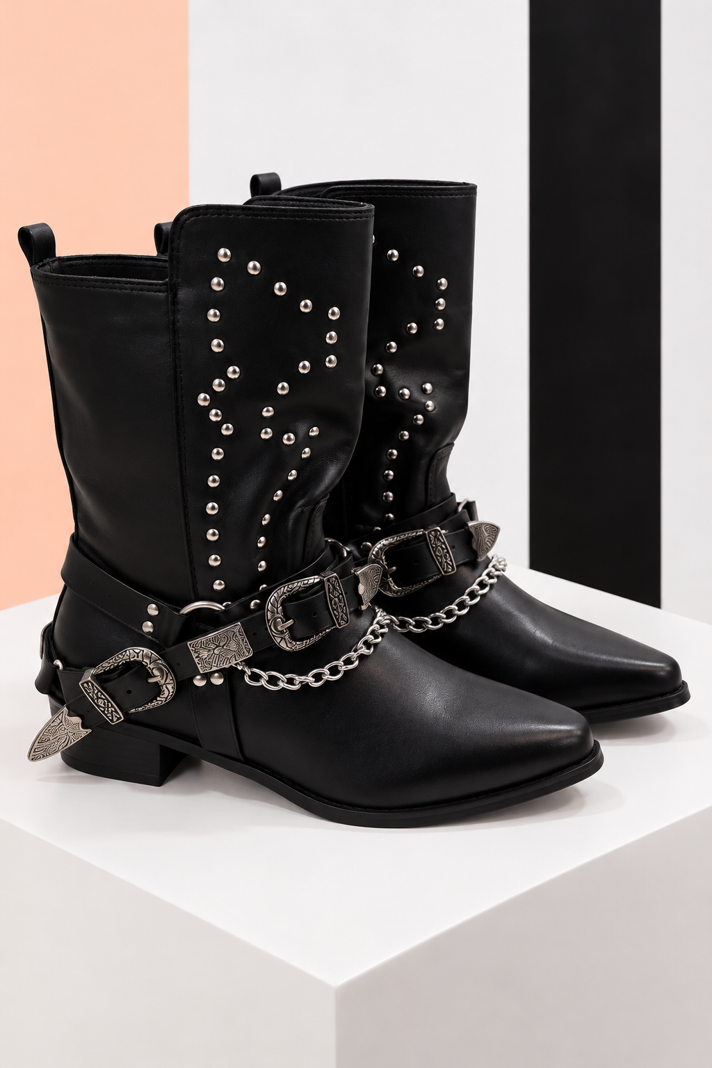 Botas Negras con Tachas