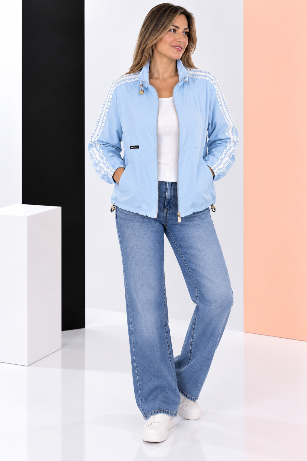 Chaqueta Deportiva con Encaje