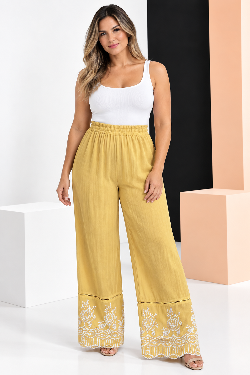 Pantalón bordado mostaza