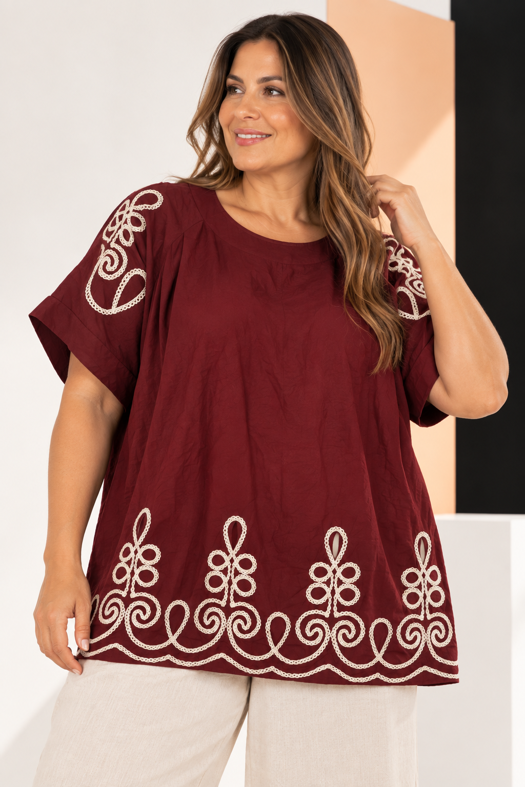 Blusa con Bordados Étnicos en Contraste